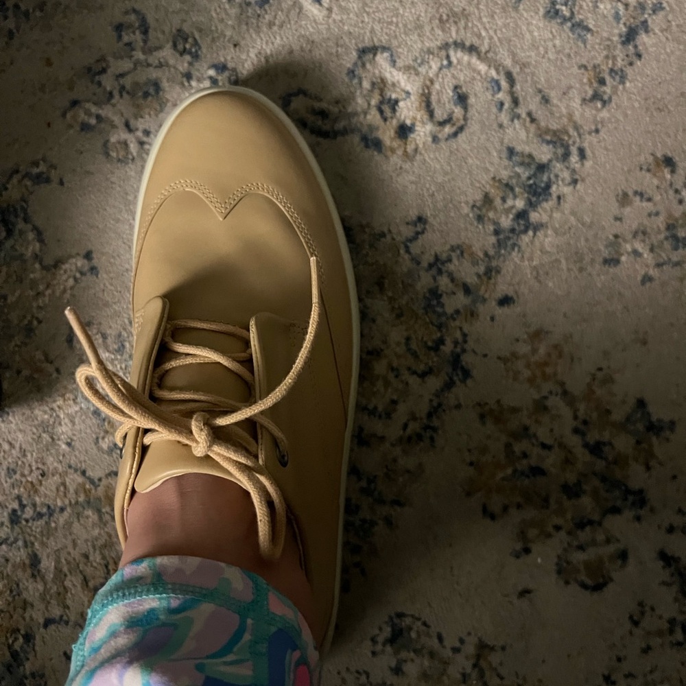 New Ecco size 10 leather cream shoes. - Picture 7 of 7